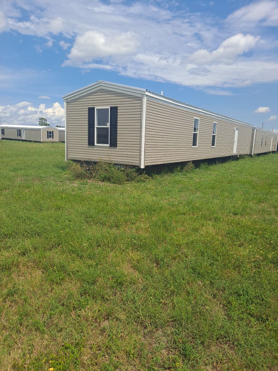 4 Bed 2 Bath 14×68 singlewide Units in Fort Myers Florida